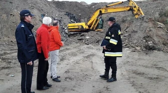 Nielegalne wysypisko w gminie Moszczenica. Zatrzymano 6 mężczyzn  