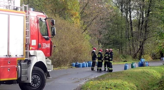 Butle z gazem wypadły z przyczepy. Wierzejska nieprzejezdna 