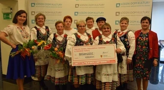 Ludowa Biesiada z Czarnocina odebrała nagrodę 