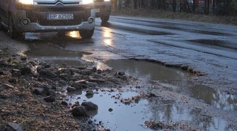 Uszkodziłeś auto, wjeżdżając w dziurę? Walcz o odszkodowanie! 