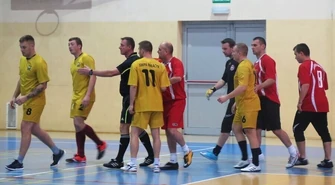 Drużyny klubów abstynenckich grały w halówkę 