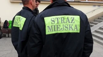 Porcjowali amfetaminę na parapecie komendy Straży Miejskiej