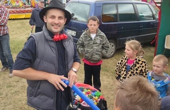 Goście z Mołdawii Rajczy i Kolumbii na Dniach Gminy Rozprza