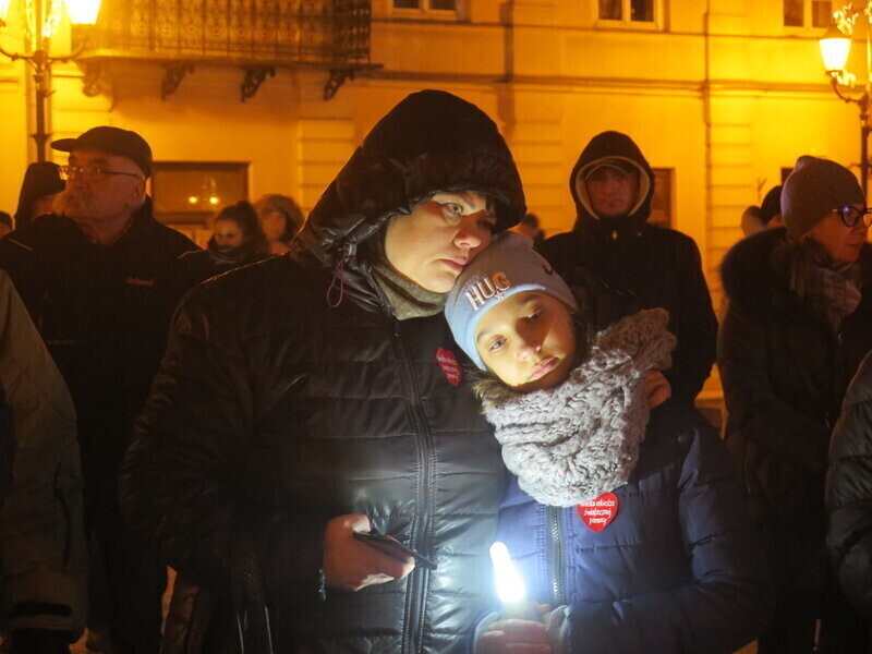 Piotrkowianie zapalili świeczki dla Pawła Adamowicza