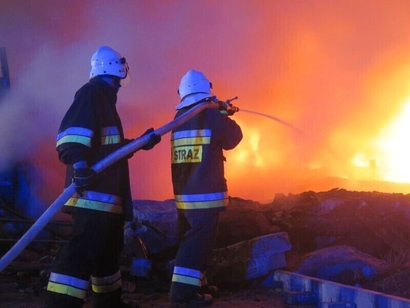 Pożar składu opon w Sławnie