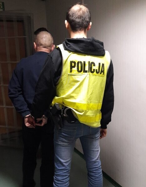 Pijany kierowca chciał przekupić policjantów