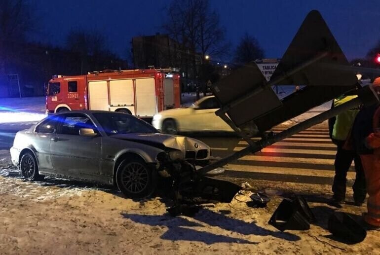 Stłuczka przy Lidlu. Uszkodzona sygnalizacja