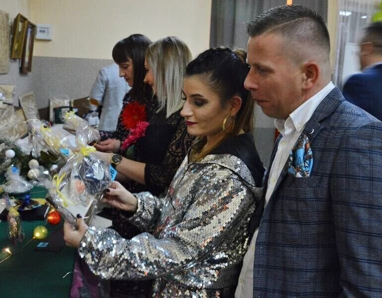 By wspomóc budowę Szansy zorganizowali bal