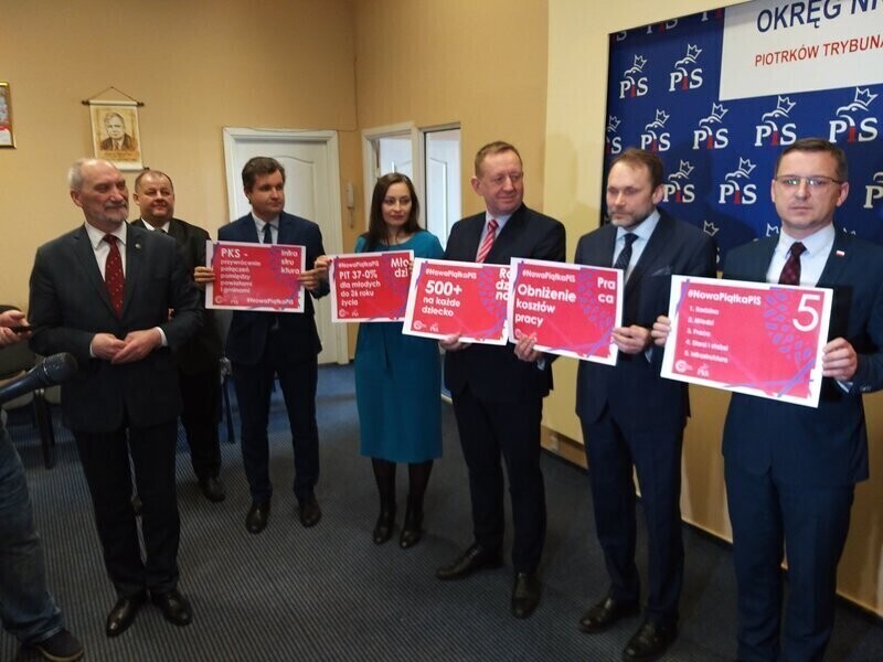 Posłowie promowali program NowaPiątkaPiS