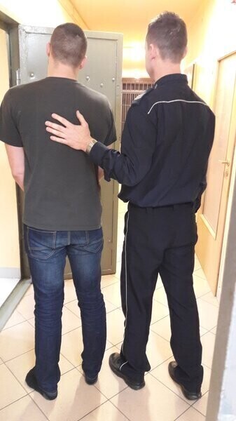 Ukradł auto a potem jechał nim po pijanemu i bez prawa jazdy