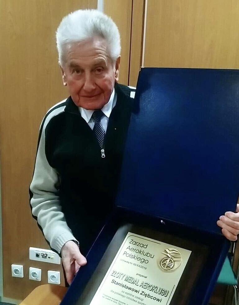 Złoty Medal dla pilota z piotrkowskiego Aeroklubu