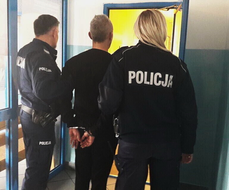 Obrzucił kamieniami dom sąsiada