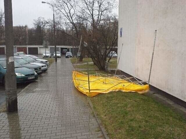 Wieje i pada lepiej zostać w domu