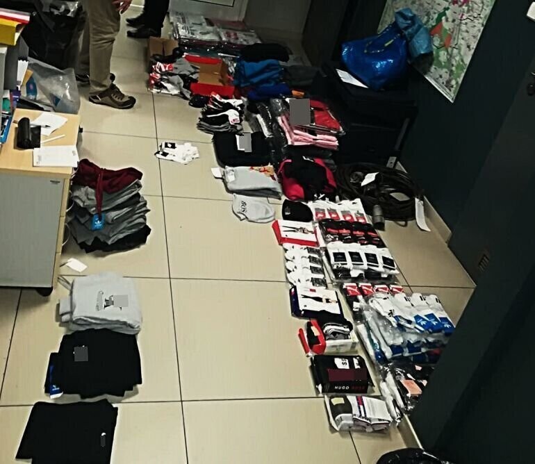 Miała w domu podróbki ubrań i perfum. Grozi jej do 2 lat więzienia