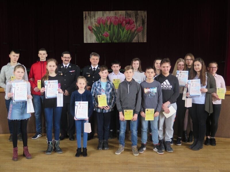 Młodzież z Moszczenicy zapobiega pożarom