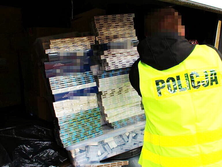 Mieszkaniec powiatu piotrkowskiego miał w mieszkaniu papierosy i alkohol bez akcyzy