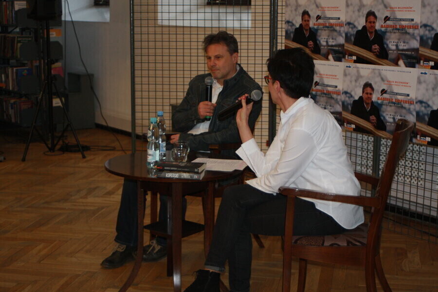 Pisarz Mariusz Koperski spotkał się z piotrkowianami