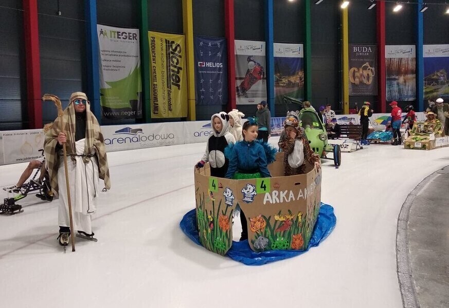 W Tomaszowie ślizgali się na byle czym