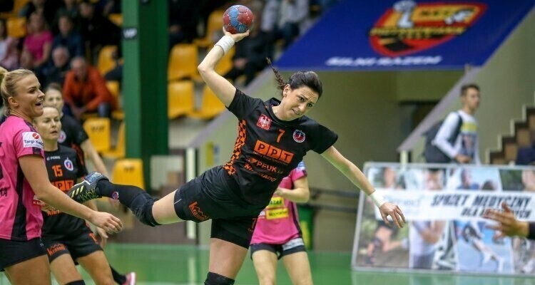 Korona wyprzedziła Piotrcovię