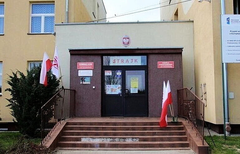 W gminie Wola Krzysztoporska strajkują wszystkie szkoły ale nie wszyscy nauczyciele