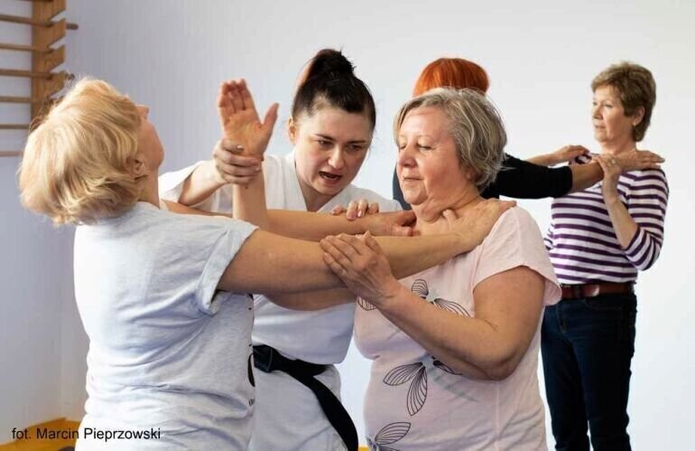 Warsztaty samoobrony dla seniorów w piotrkowskim OEA
