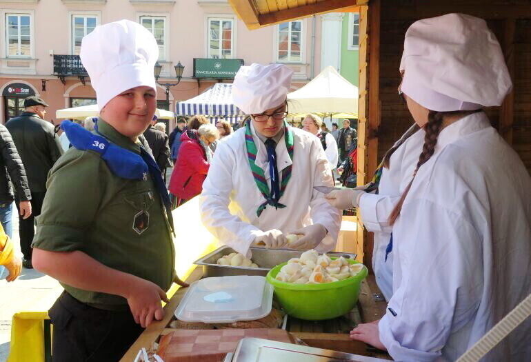 Słonecznie i świątecznie w Rynku Trybunalskim