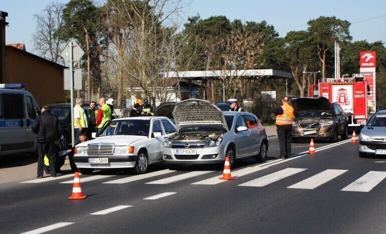 Cztery osobówki zderzyły się w Sulejowie VIDEO
