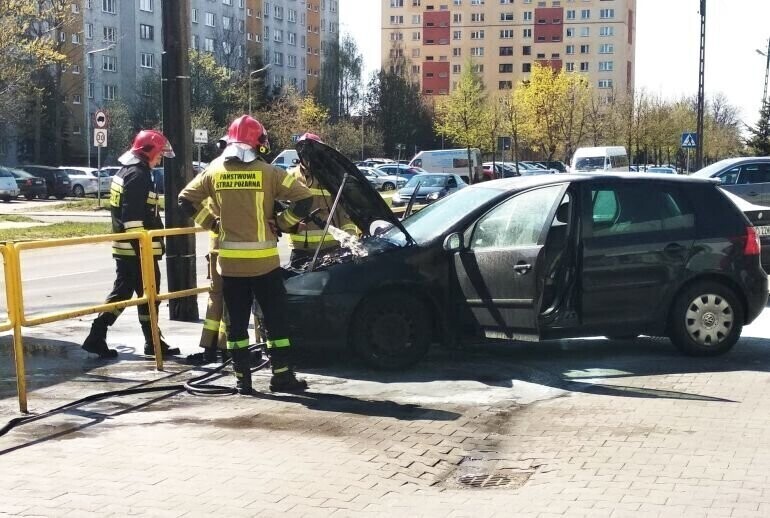 Na parkingu przed Polo Marketem płonął golf
