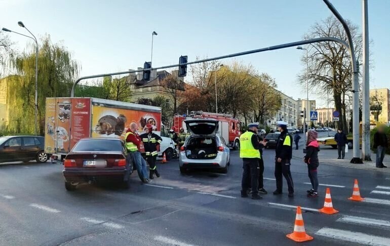 Stłuczka przy hali targowej w Piotrkowie