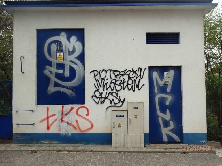 Pomazał sprayem stację trafo. Zobaczcie co nagrała kamera