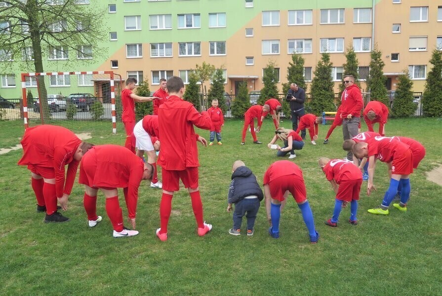 Sprzęt sportowy trafił do dzieci z domu dziecka i pogotowia opiekuńczego