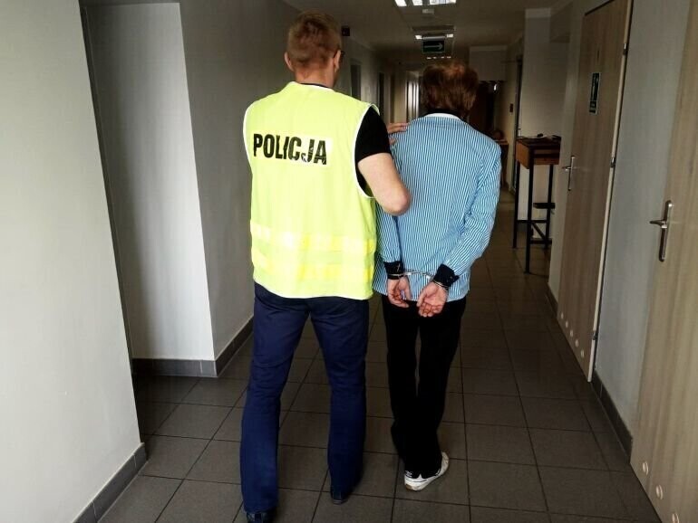 Kradzież motoroweru sprzed marketu w centrum miasta. Złodzieja-recydywistę zatrzymała policja