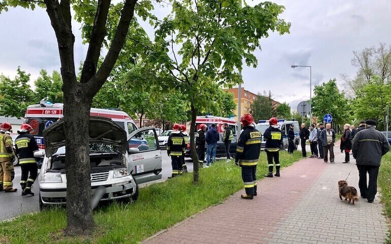 Zderzenie dwóch osobówek na Kostromskiej