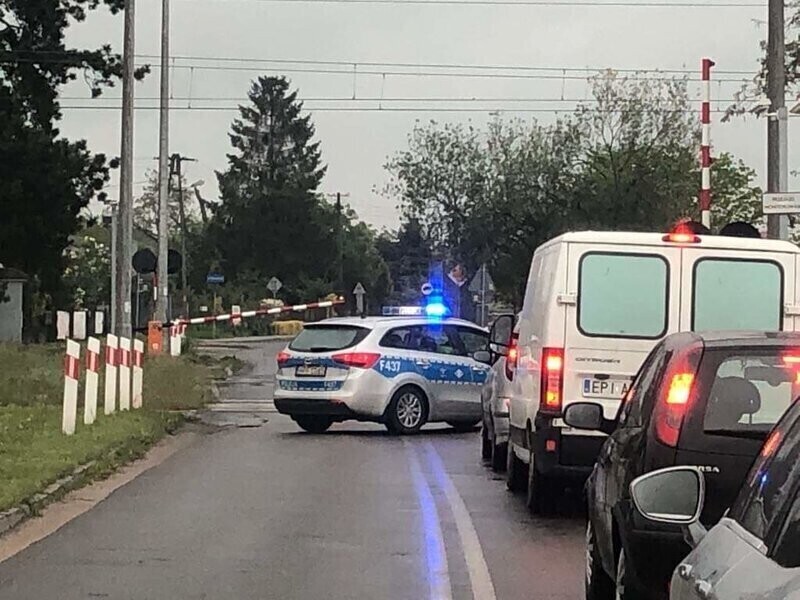 Rogatki na przejeździe kolejowym uszkodzone