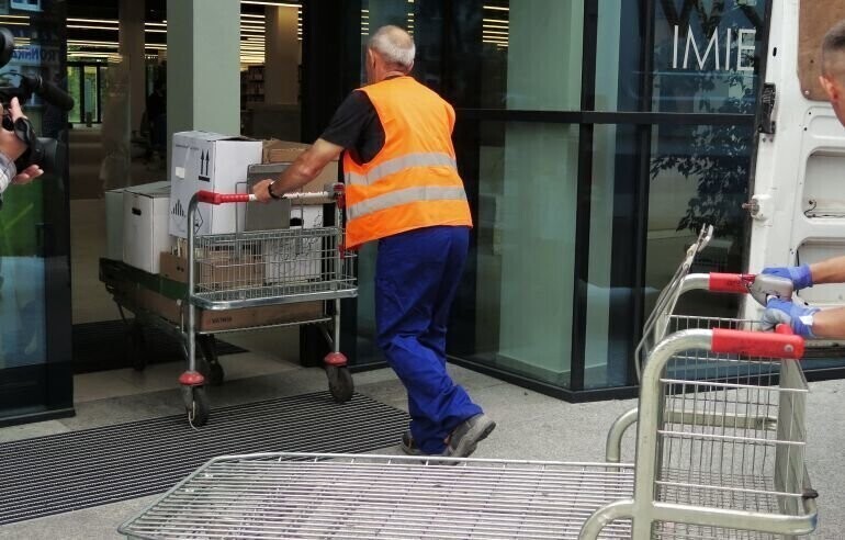 Osadzeni pomagają w mediatece