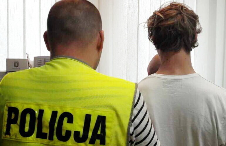 Skakali po samochodach. Grozi im do 5 lat więzienia