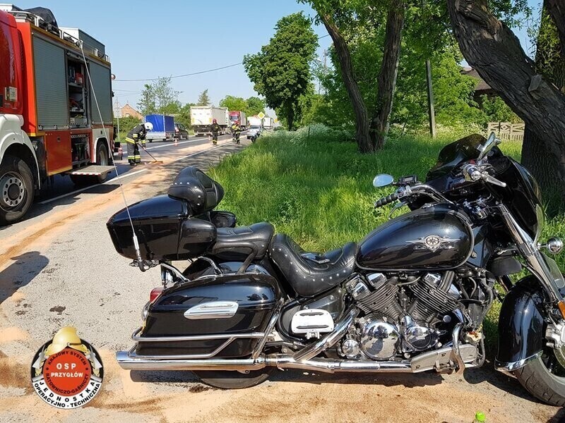 Dwa motocykle i osobówka zderzyły się w Przygłowie