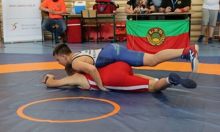 Ogólnopolskie mistrzostwa SP w zapasach odbyły się w Woli Krzysztoporskiej