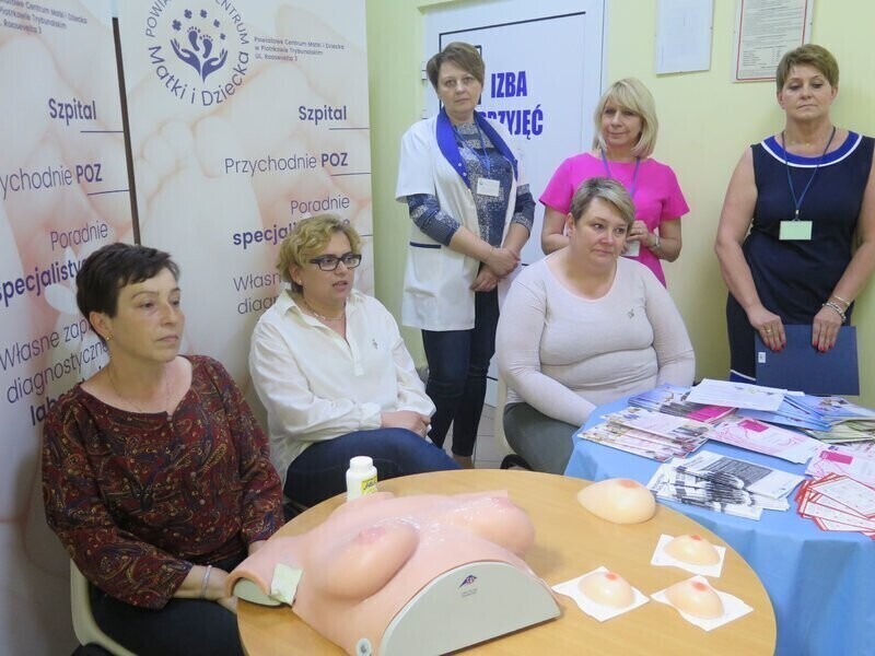 Amazonki pokazały jak badać piersi