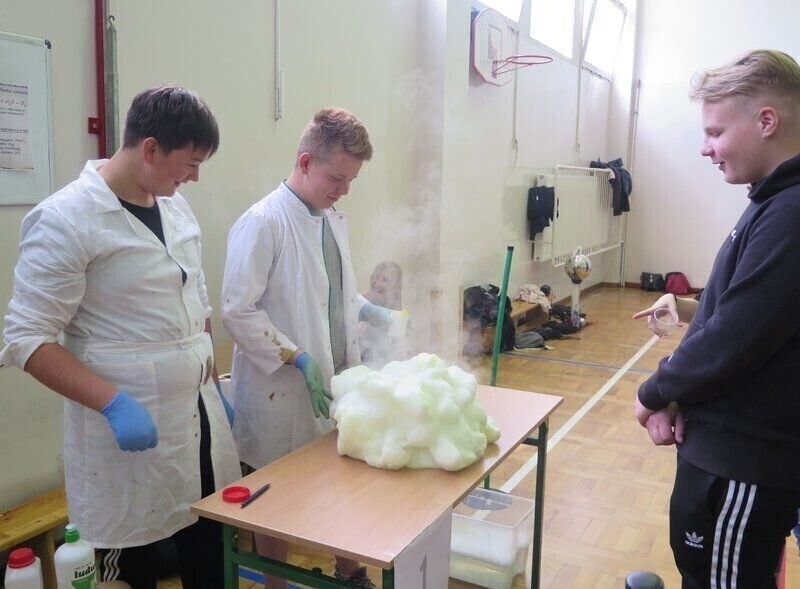 Młodzi naukowcy eksperymentowali w Piotrkowie