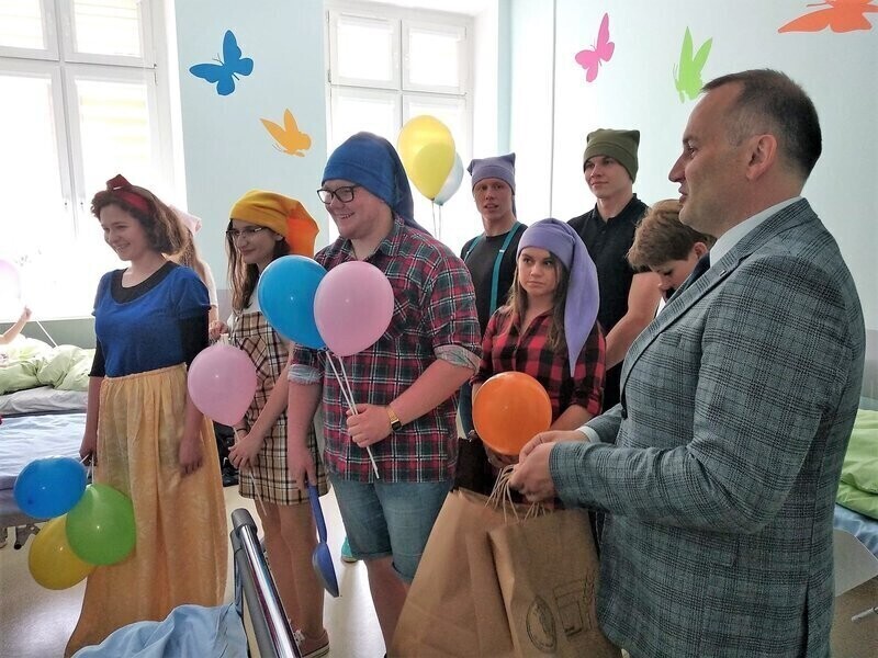 Królewna Śnieżka odwiedziła małych pacjentów w PCMD