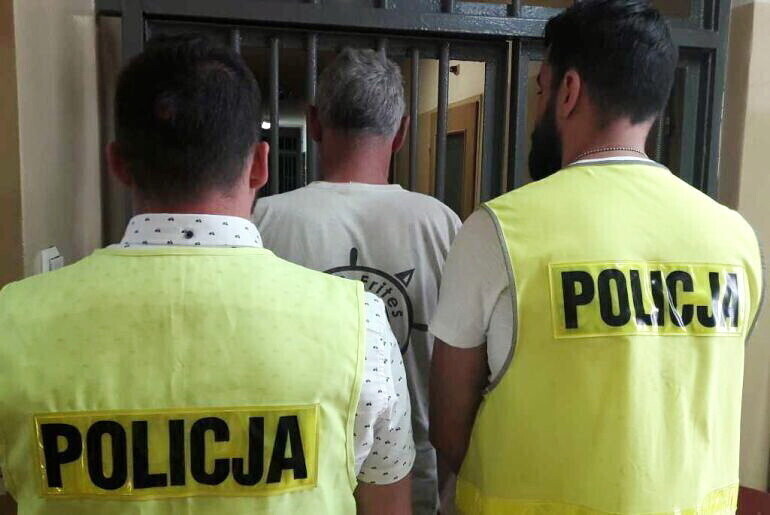 Włamał się do truskawkowego autobusu