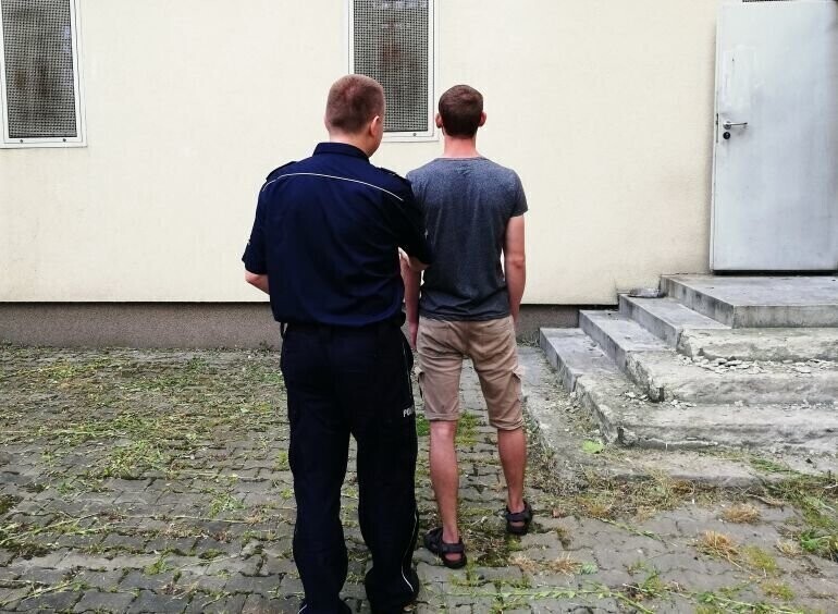 Najpierw razem pili alkohol a potem pobili się i podtapiali w Strawie