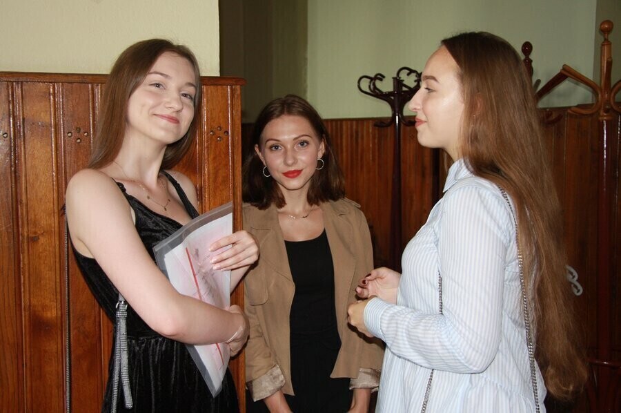 Wakacje czas start W Chrobrym odebrali świadectwa