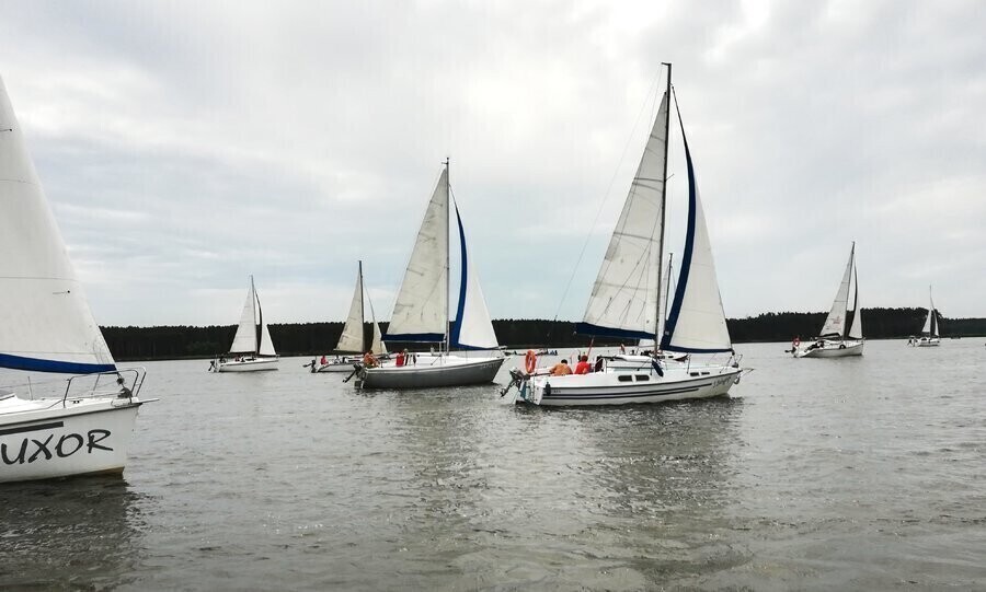 Udana parada jachtów na Zalewie Sulejowskim