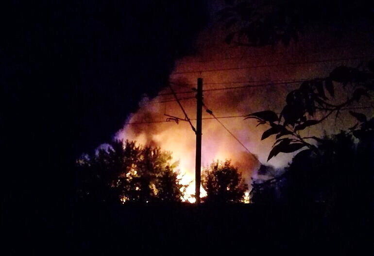 Znów płonęły śmieci na terenie dawnej huty w Piotrkowie