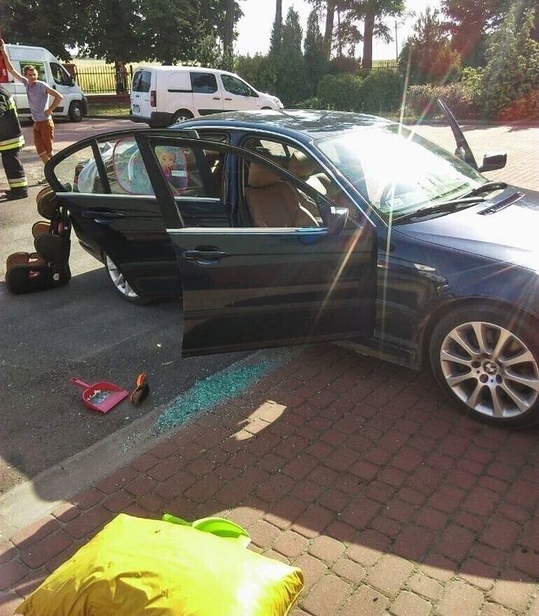 W Brzozie dziecko zatrzasnęło się w samochodzie