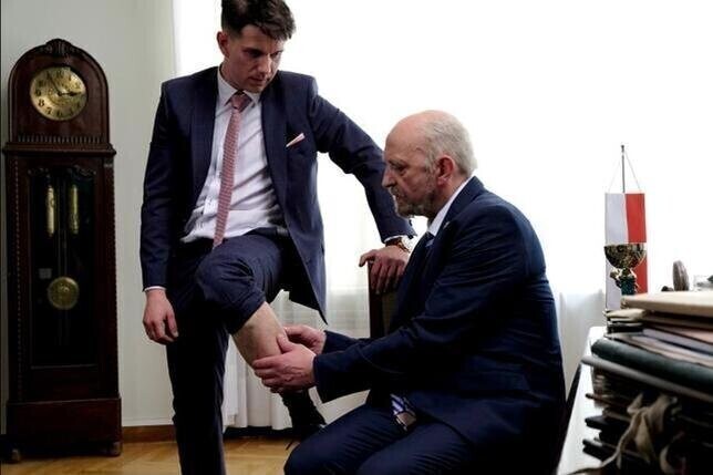 Czy Antoni Macierewicz i Bartłomiej Misiewicz pozwą reżysera Patryka Vegę