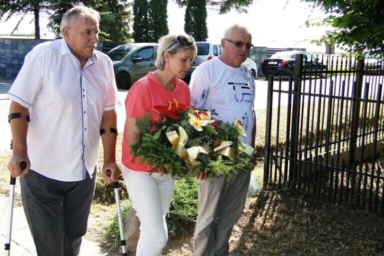 Piknik w Majkowie Dużym rozpoczęli od oddania hołdu bohaterom