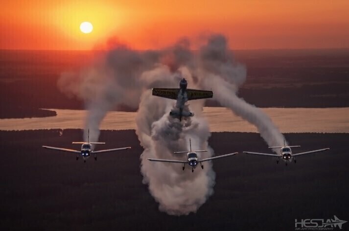 Kocha fotografię i lotnictwo